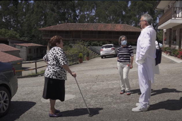 uno medico rural acudiendo en la vivienda de una paciente uno medico rural acudiendo en la vivienda de una paciente