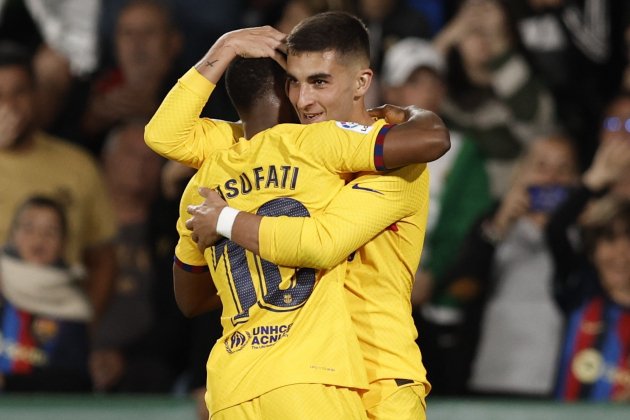 Ferran Torres i Ansu Fati celebra gol en Elx / Foto: EFE - Biel Alino