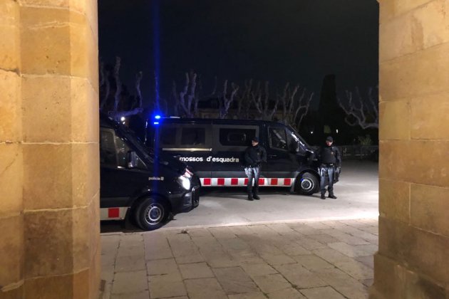 mossos|mozos parlamento - nicolas tomas