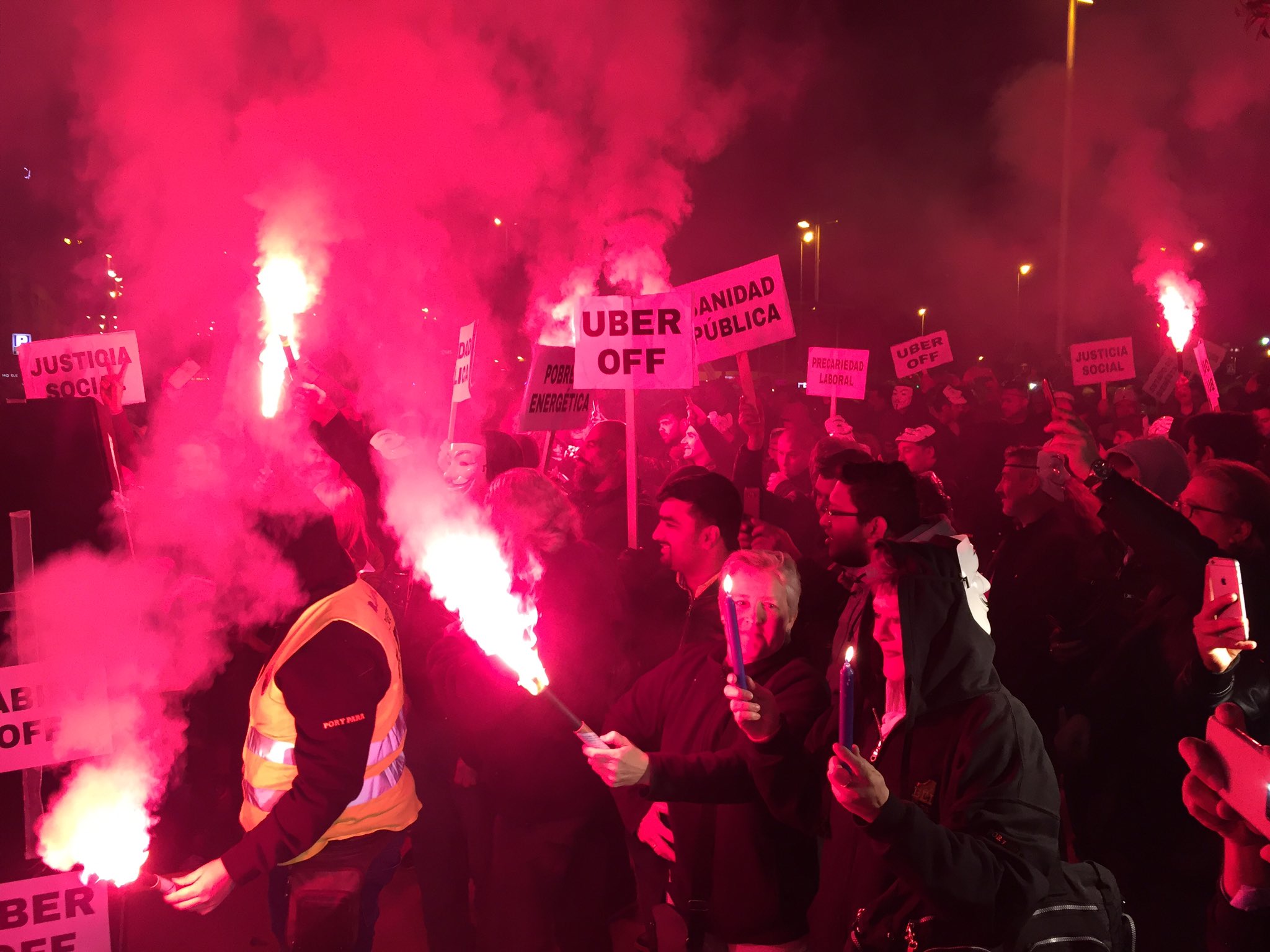 800 taxistes es manifesten contra Uber