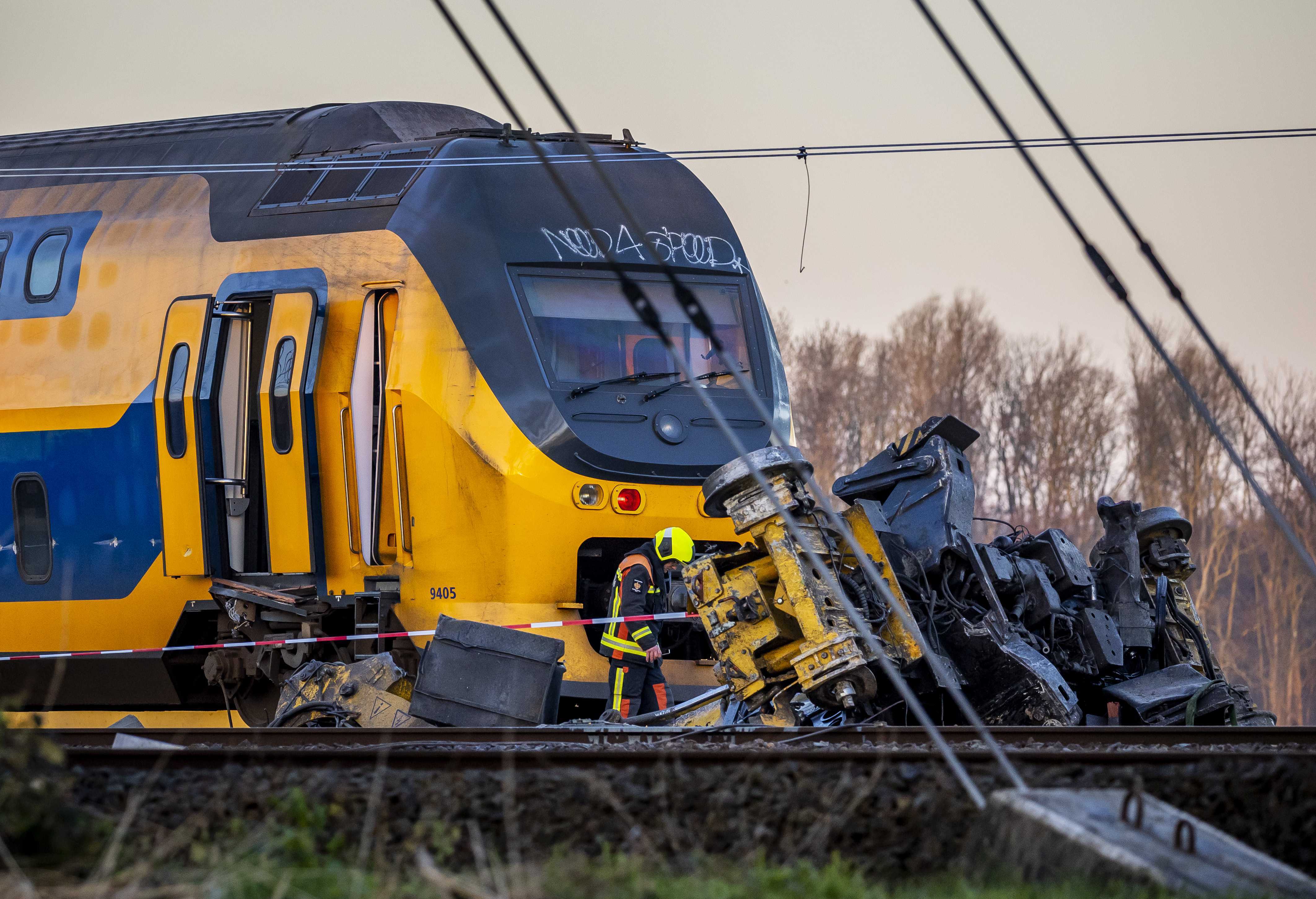 Un muerto y una treintena de heridos en un descarrilamiento de tren en los Países Bajos