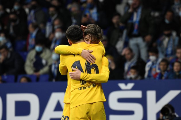 Gavi y Pedri abrazándose durante un partido del Barça / Foto: Europa Press Gavi y Pedri abrazándose durante un partido del Barça / Foto: Europa Press