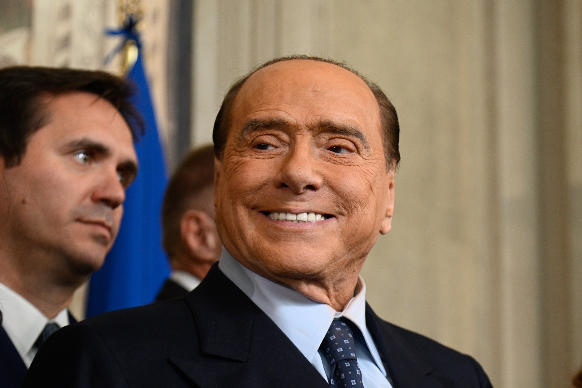 Silvio Berlusconi, ingresado en cuidados intensivos en un hospital de Milán