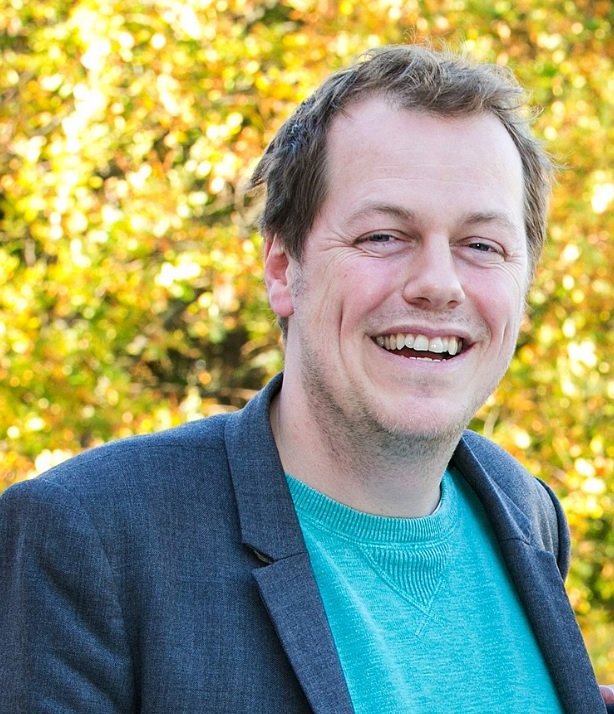 Tom Parker Bowles, fill Llitera Viquipèdia