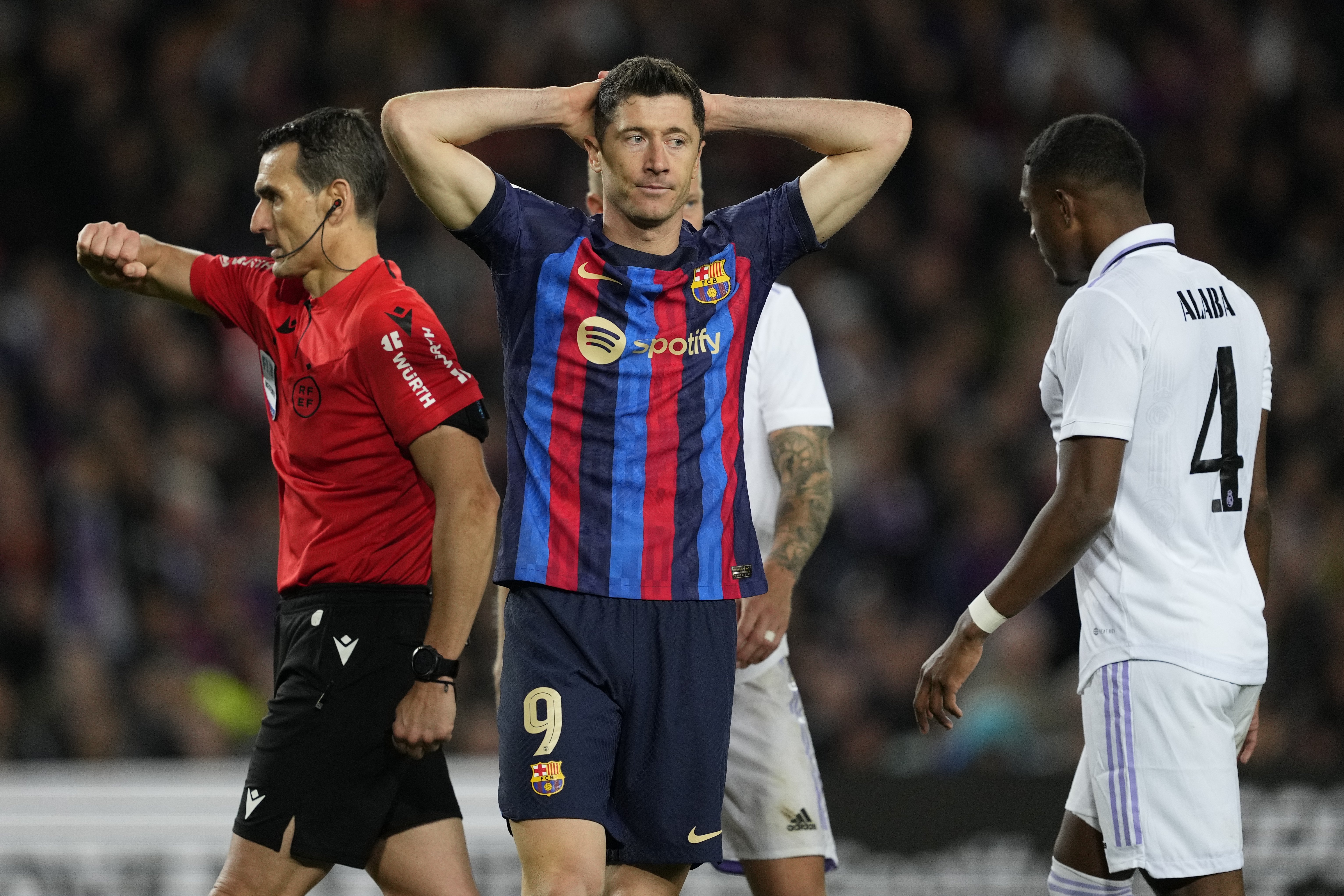 Lewandowski no lo quiere en el 11 titular del Barça, no se encuentra cómodo