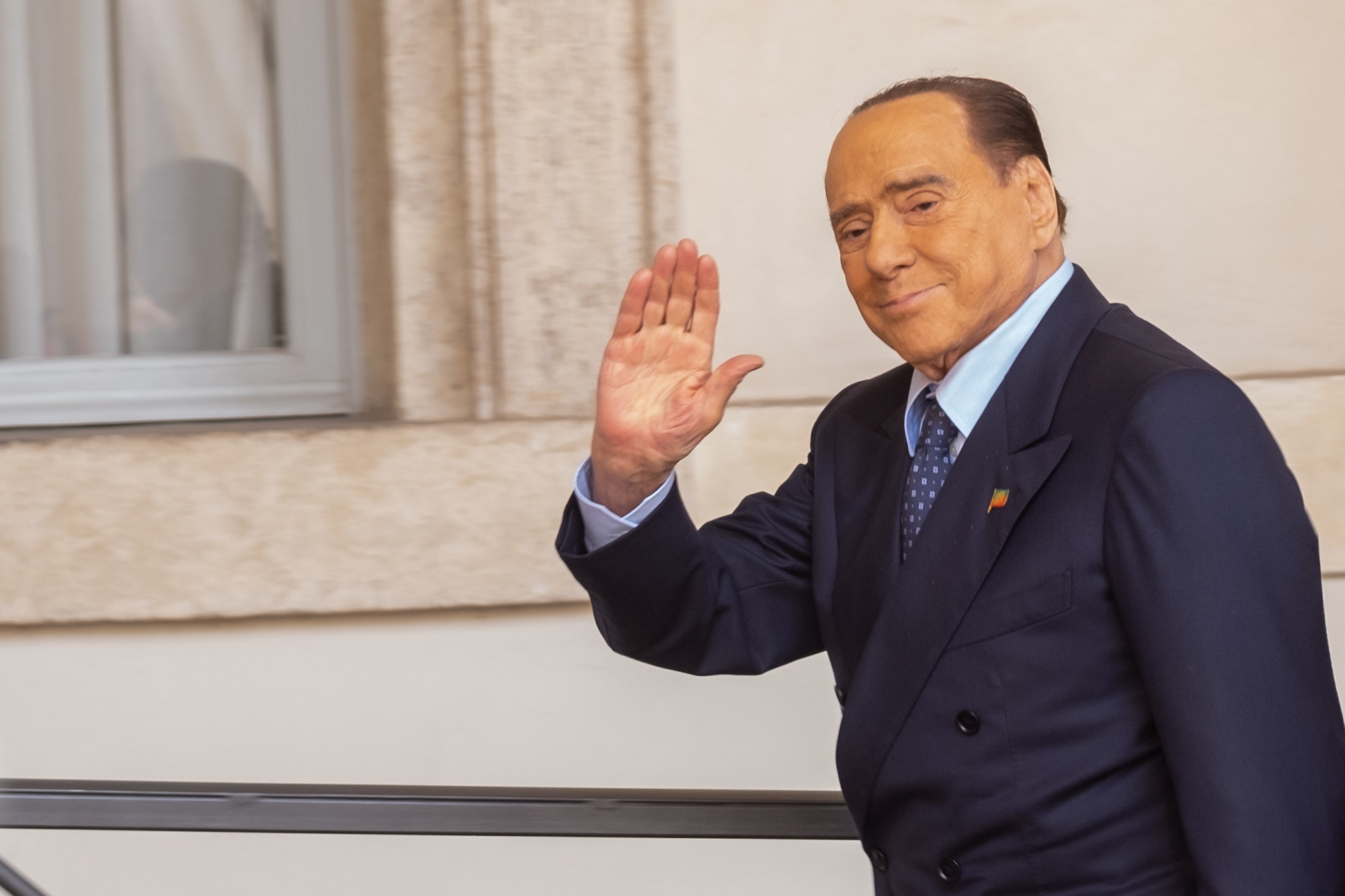 Silvio Berlusconi tiene leucemia y continúa ingresado en la UCI