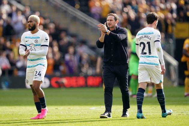 Frank Lampard aplaudint a la seva afició després del seu redebut com a entrenador del Chelsea / Foto: Europa Press