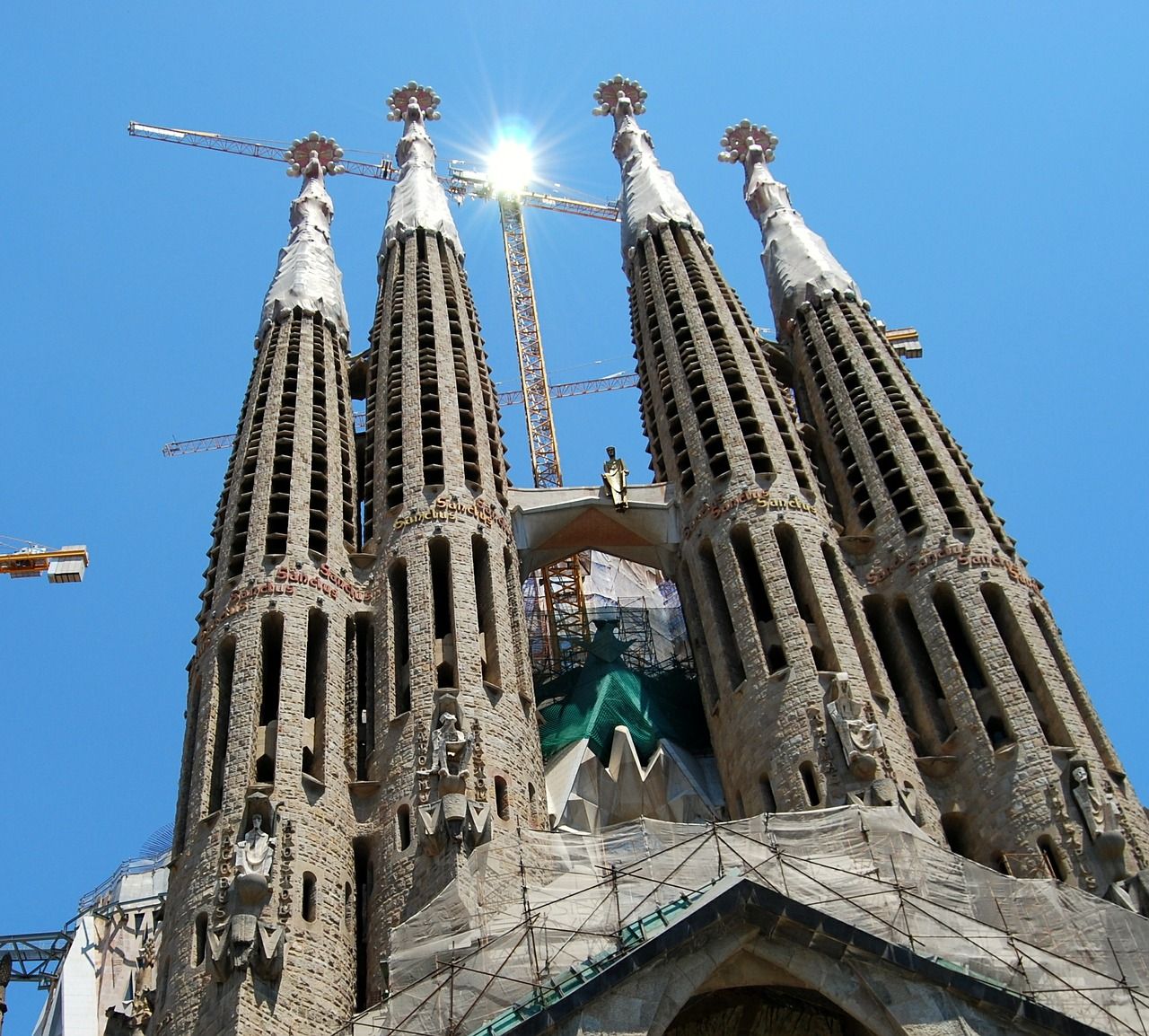 Colau obrirà converses amb la Sagrada Família per regularitzar les obres