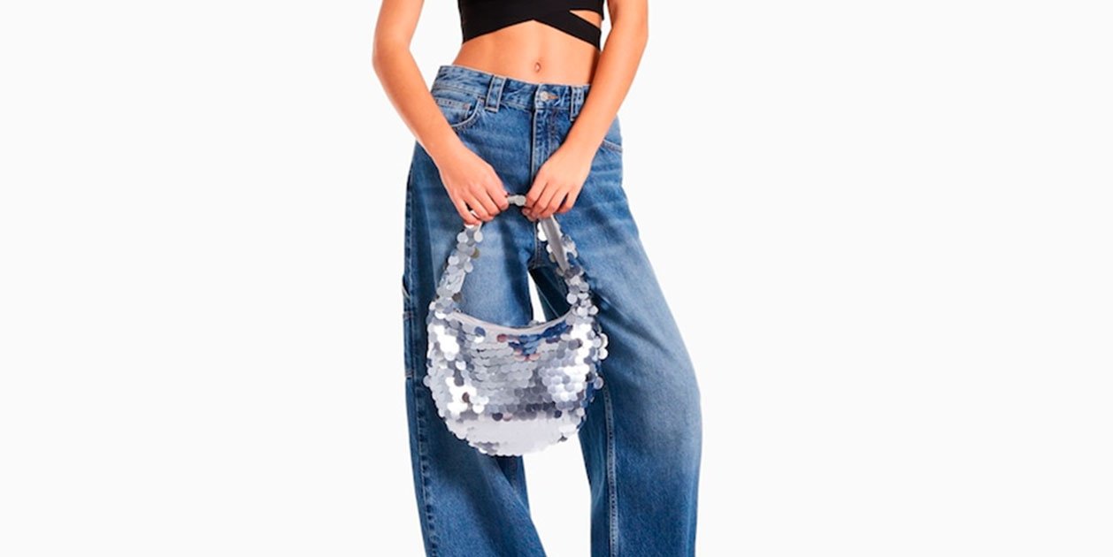 Bershka tiene el bolso perfecto para ser la de la noche o de donde tú