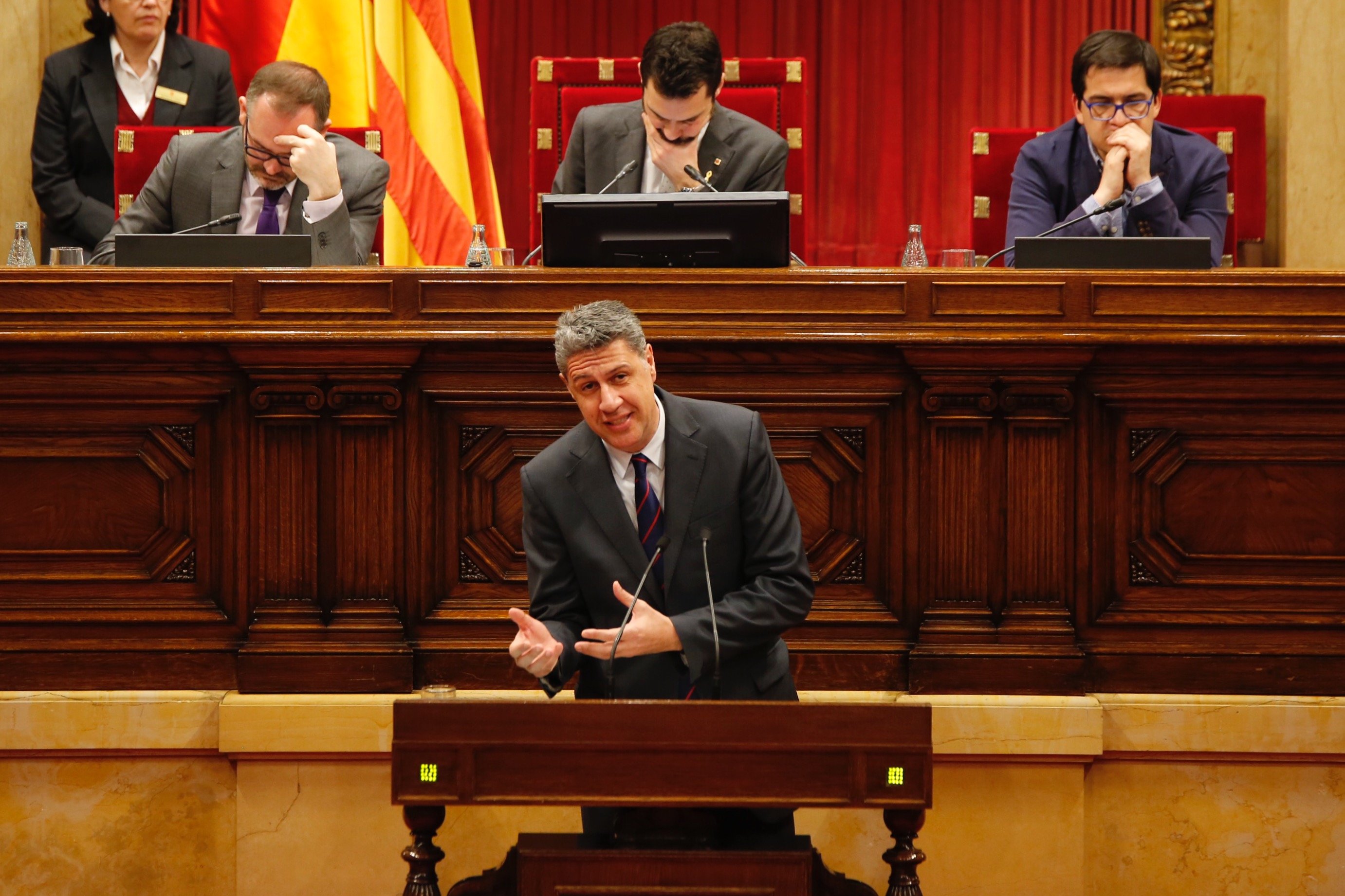 Albiol: "Buscan a un nuevo mártir para seguir la alocada aventura a ninguna parte"