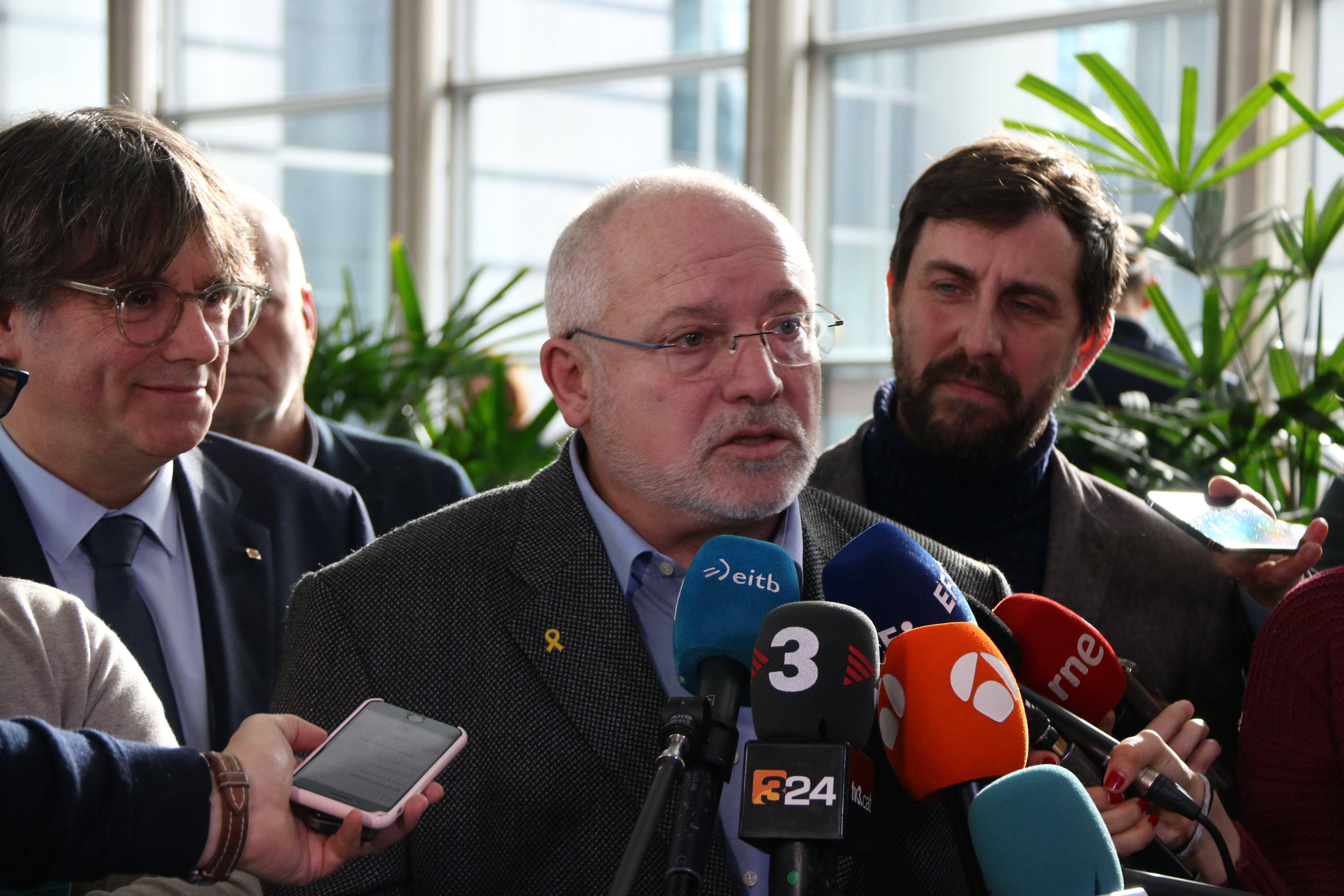 El Parlament habilita la via telemàtica perquè Lluís Puig pugui votar al ple amb l'oposició del PSC