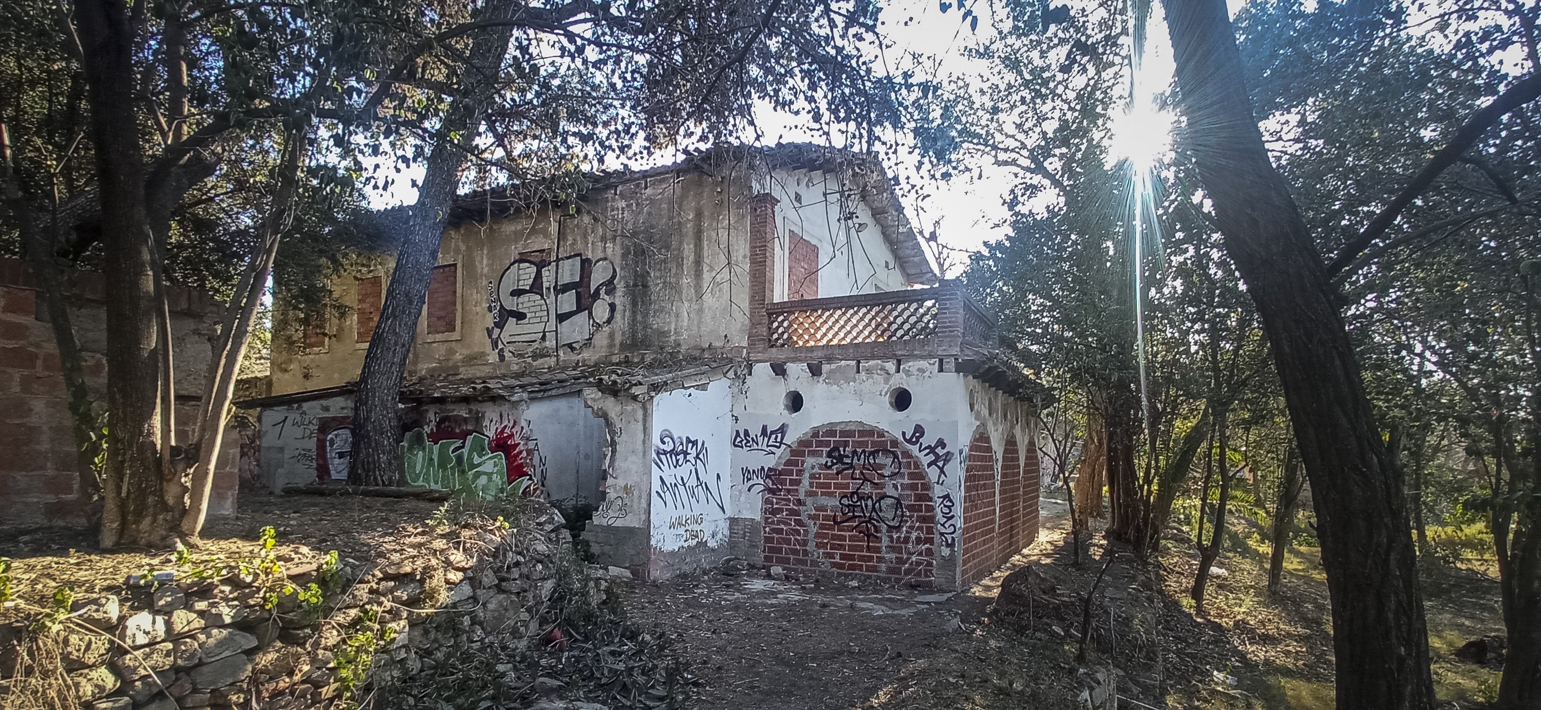 La Granja del Ritz, patrimoni barceloní que cau a trossos