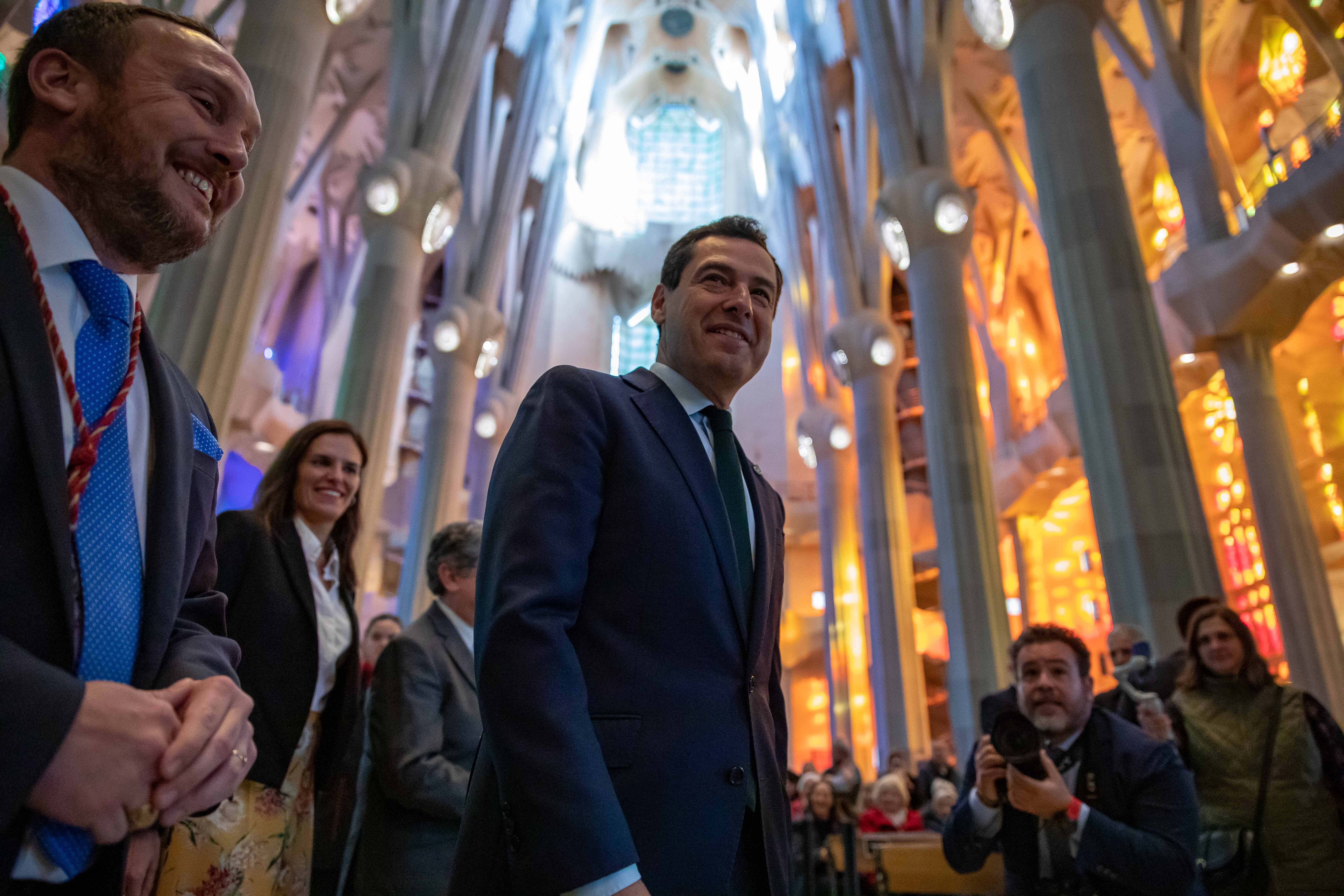 Juanma Moreno castiga al Govern por el gag sobre la Virgen del Rocío: "Tierra dirigida desde la intolerancia"