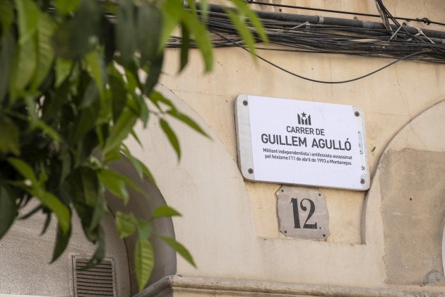 roda premsa CUP canvi nom carrer coronel sanfeliu a Guillem Agulló / Foto: Carlos Baglietto