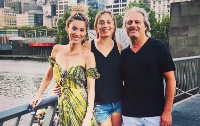 Paula Badosa y sus padres IG
