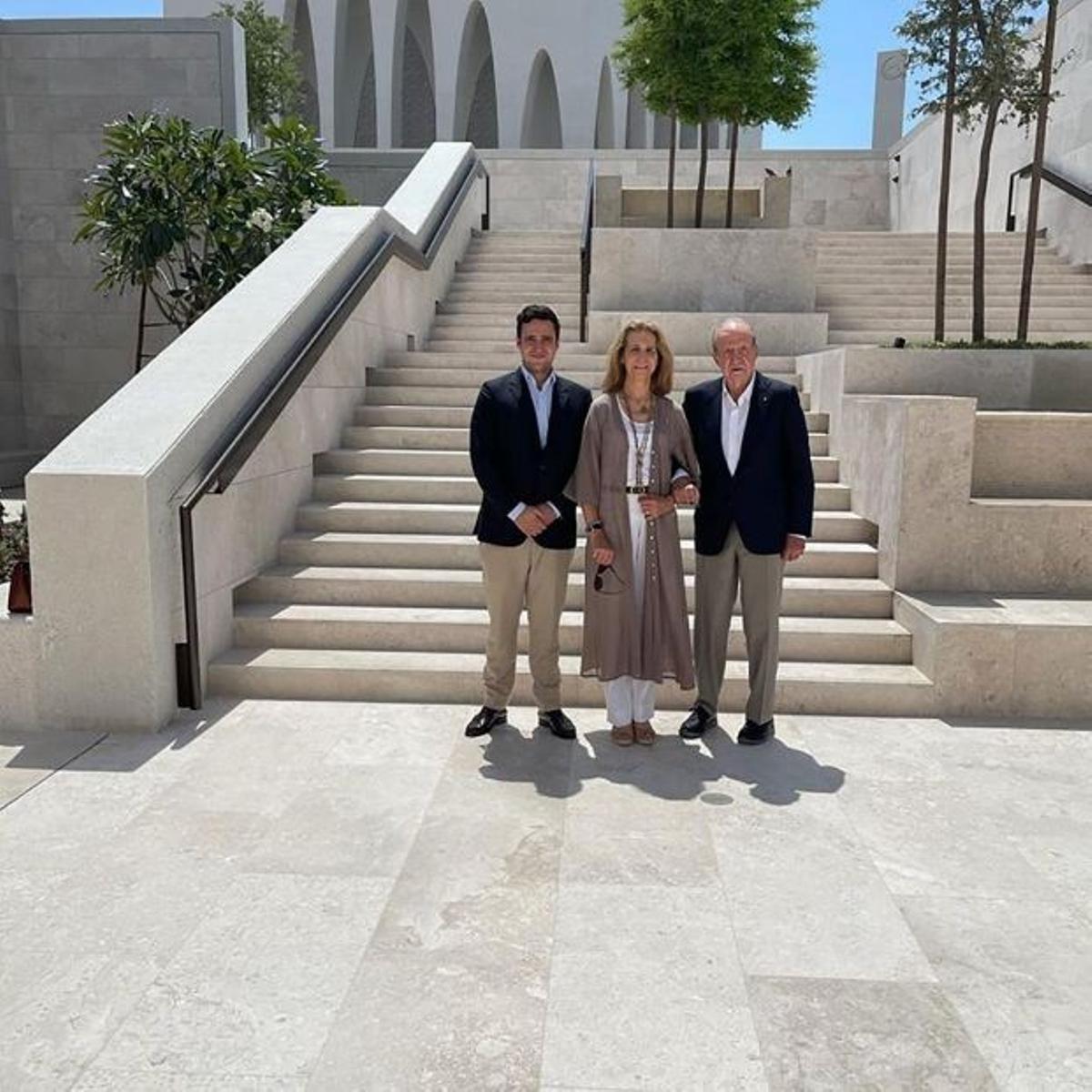 La infanta Elena visita a Froilán y a Juan Carlos 