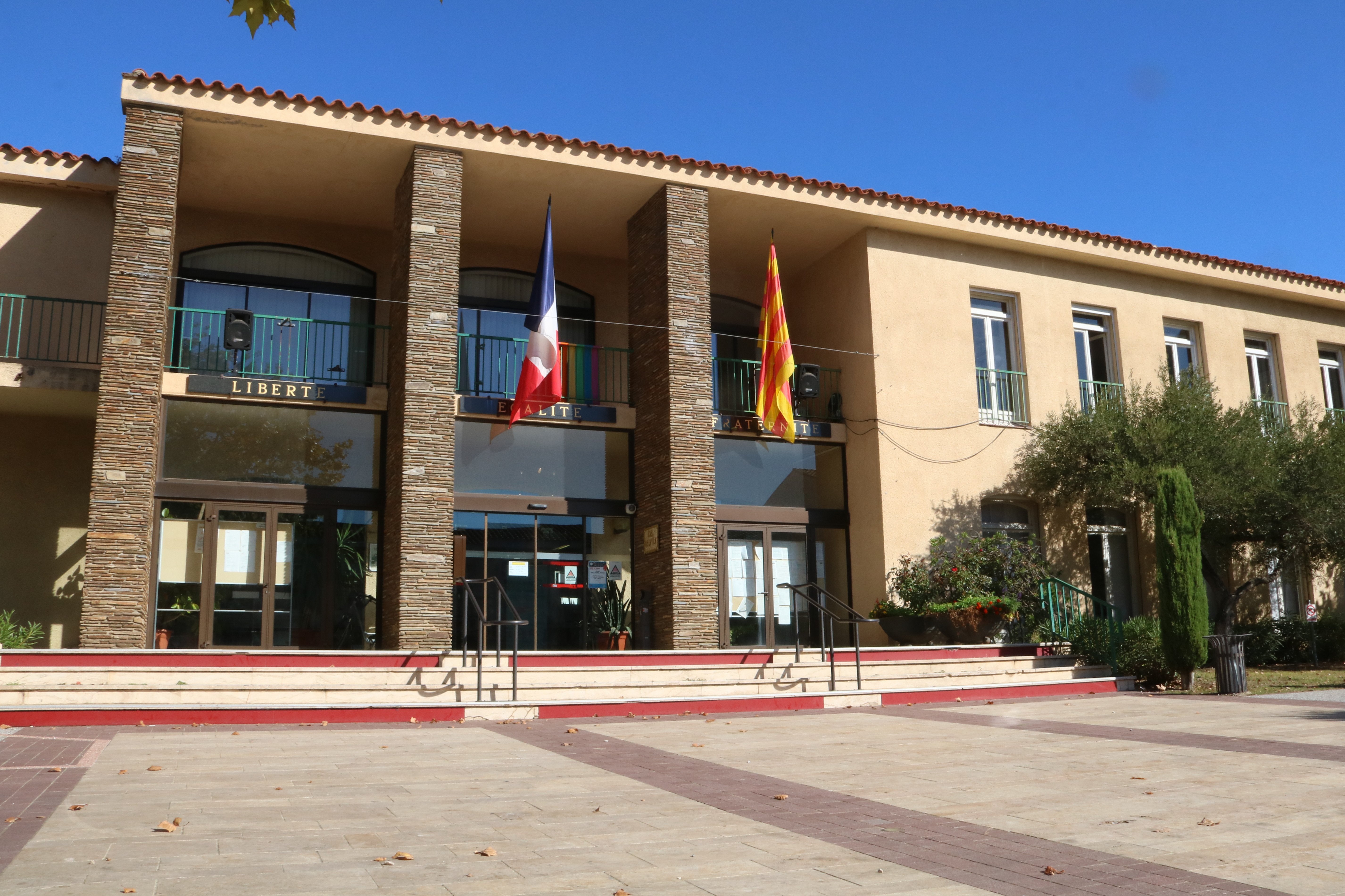 L'ajuntament d'Elna desobeeix la justícia francesa i parla en català en un ple