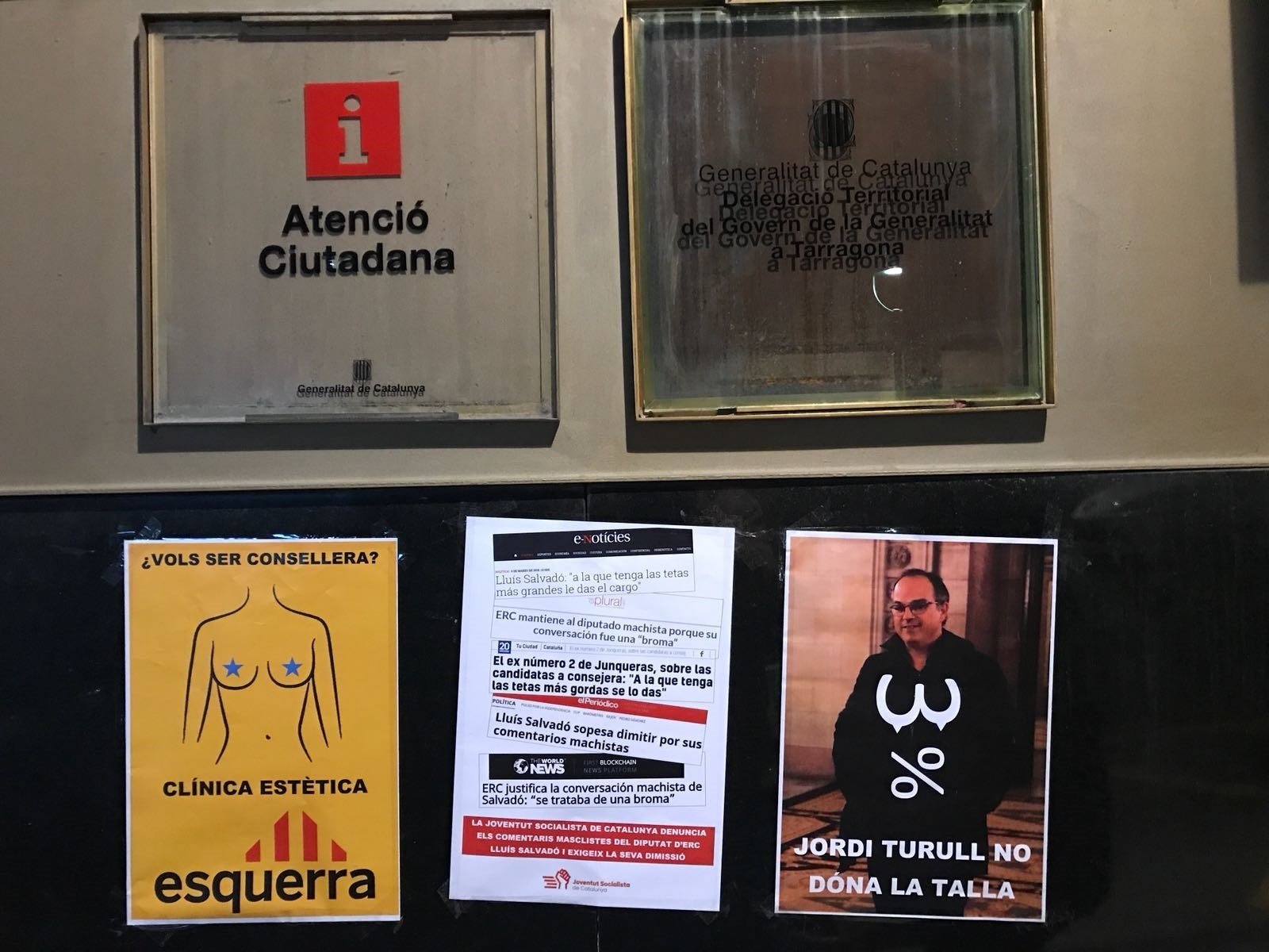 Les joventuts del PSC encartellen oficines de la Generalitat contra Lluís Salvadó