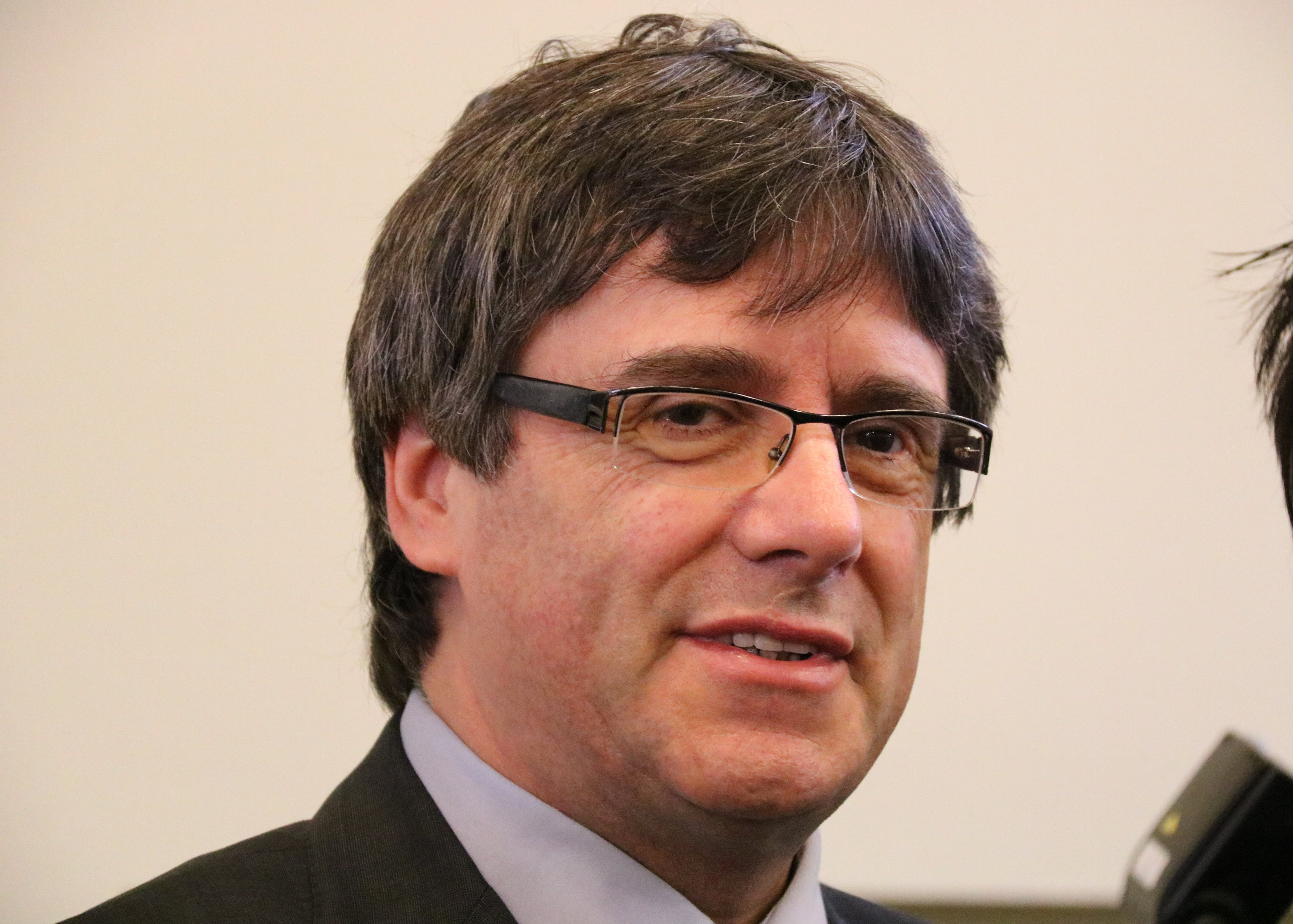 El Parlament hauria d'investir Puigdemont president?