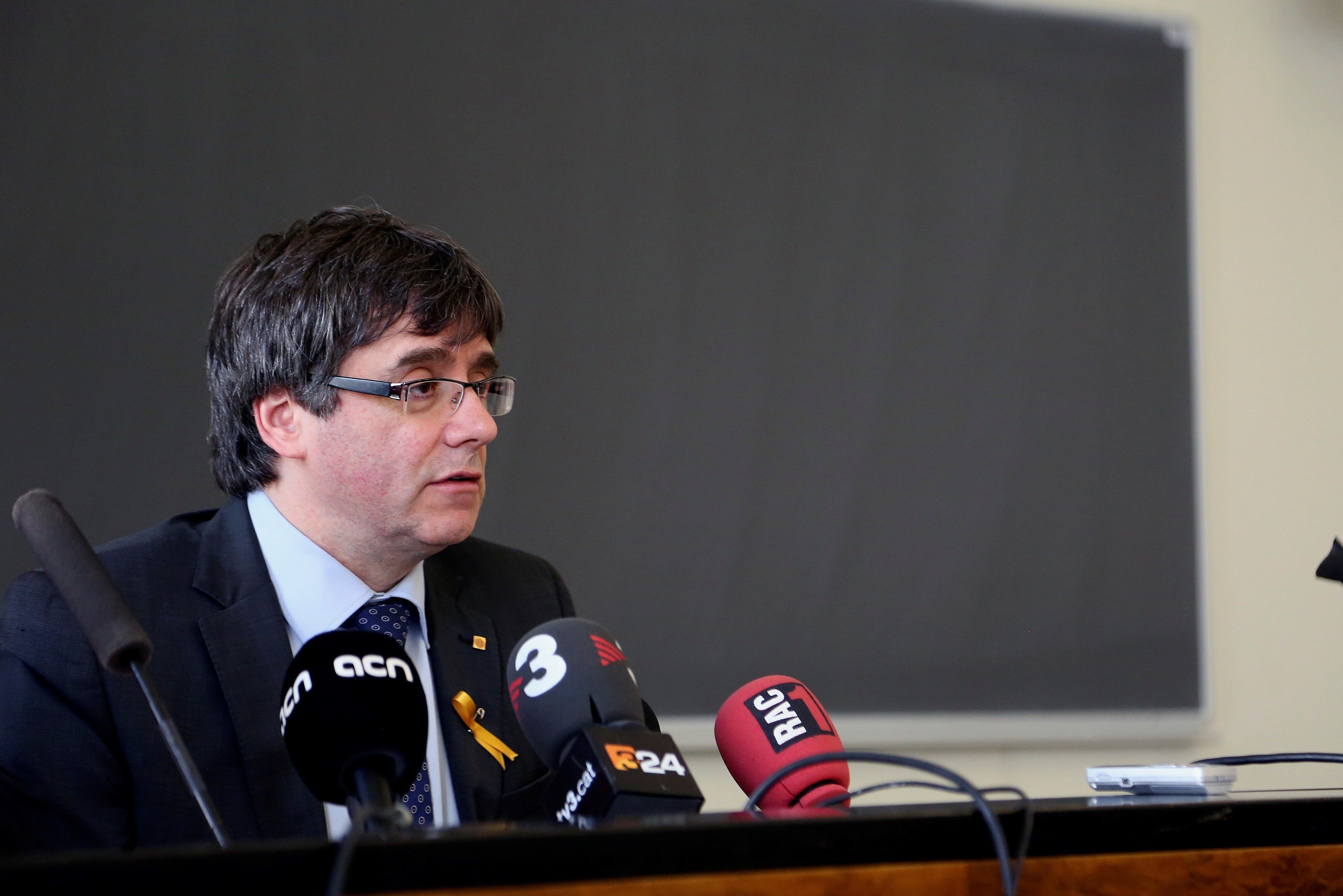 Puigdemont da apoyo total a Rovira y revela que desconocía la decisión