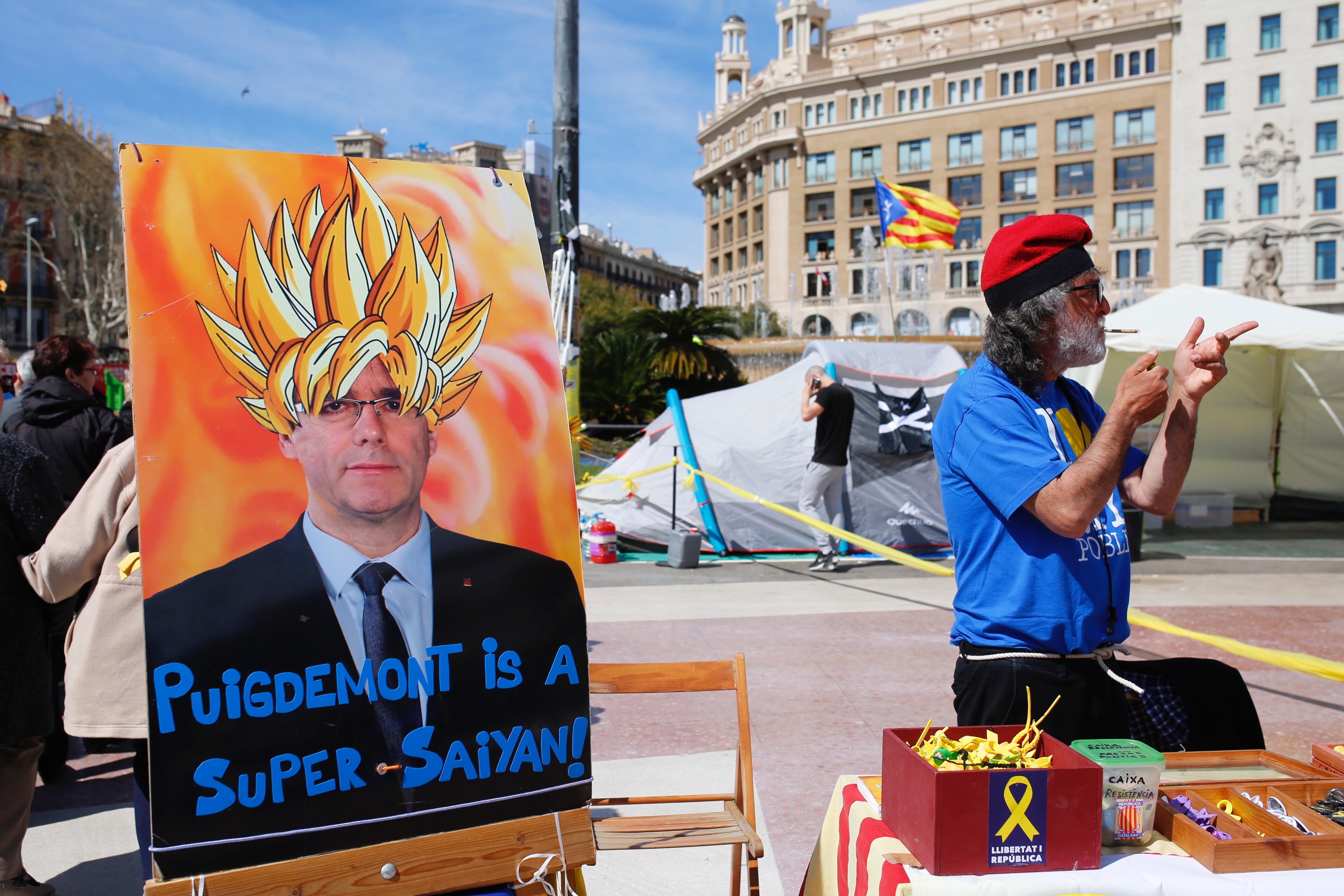 Barcelona rebutja desallotjar l'acampada de plaça de Catalunya