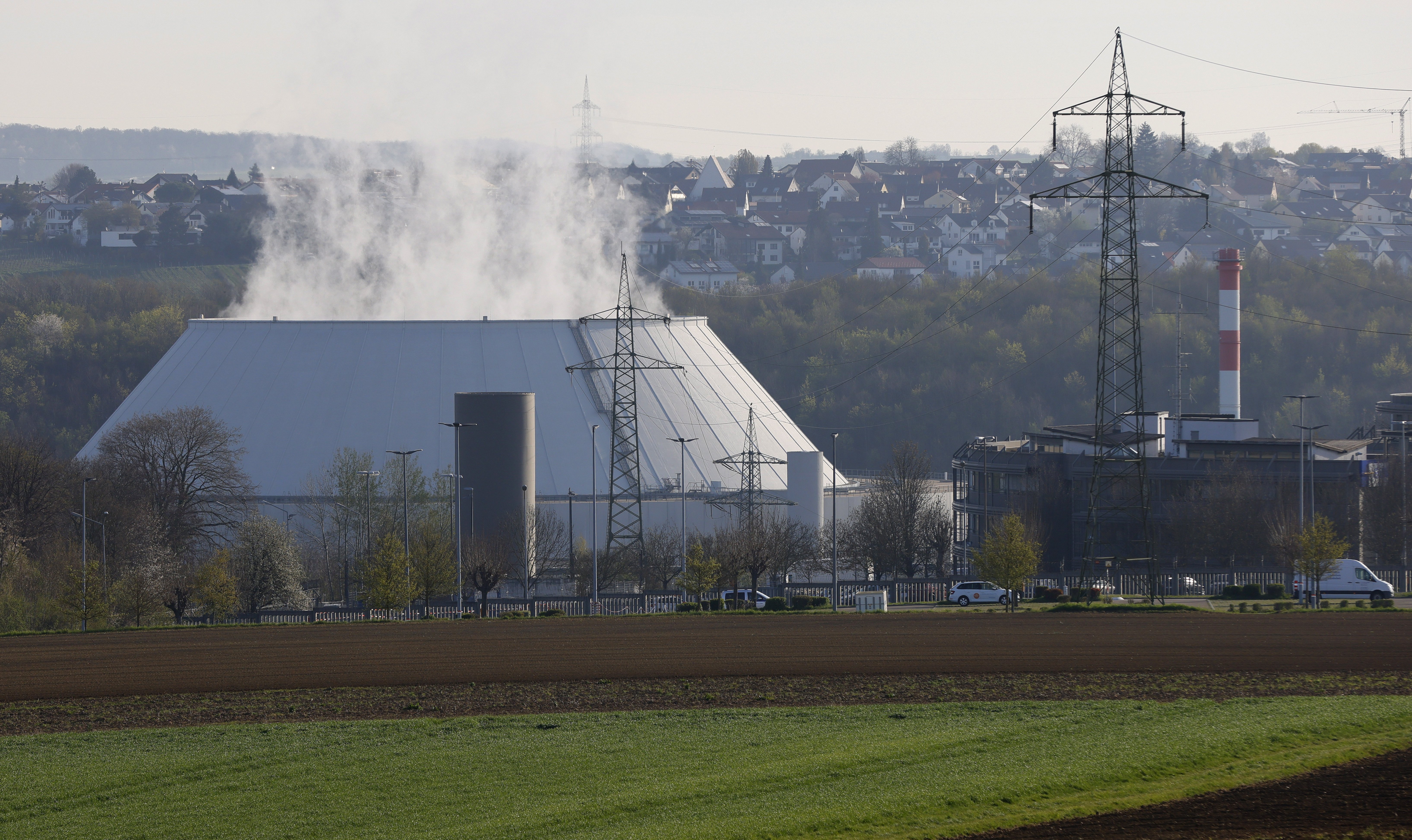 Una Alemanya dividida s'acomiada definitivament de les últimes tres centrals nuclears