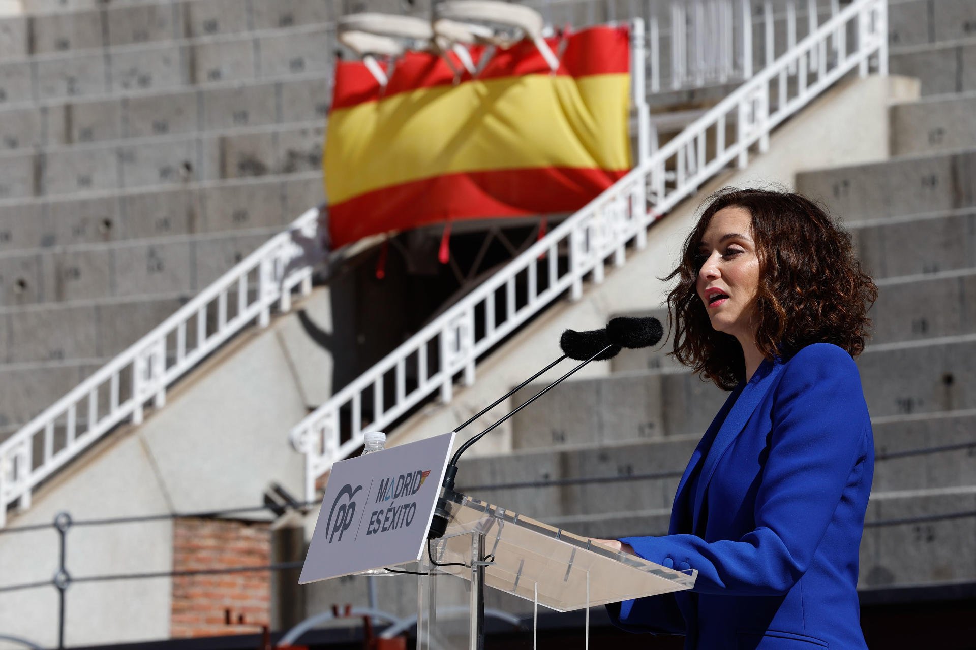 Isabel Díaz Ayuso rozaría la mayoría absoluta a costa de Vox i Cs en las elecciones a Madrid 2023