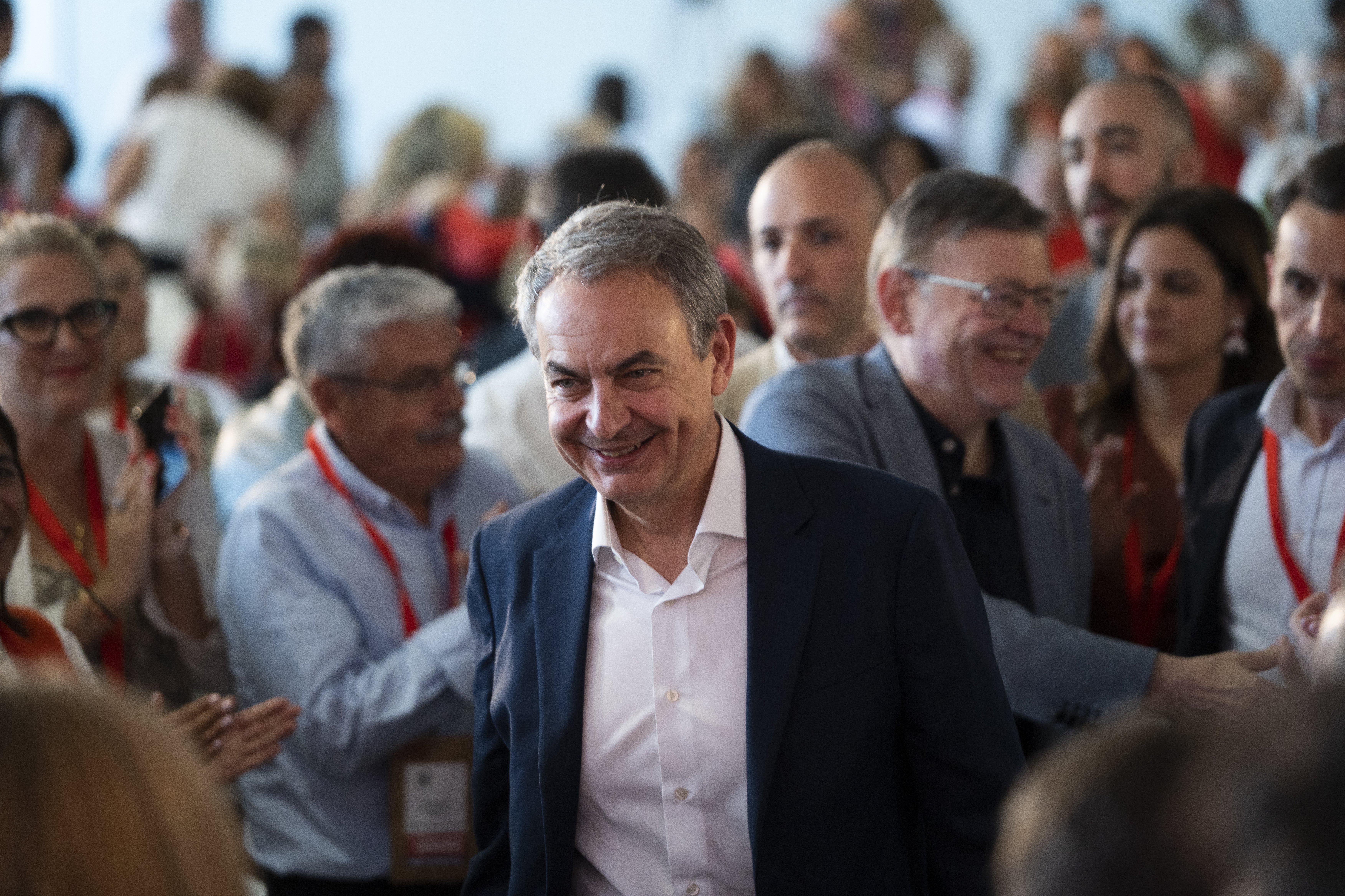 Los piropos de Zapatero a Sánchez por los indultos; "Con paz y sin violencia en Catalunya"