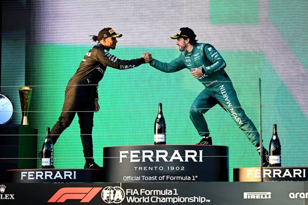 Fernando Alonso i Hamilton es feliciten Austràlia / Foto: Europa Press