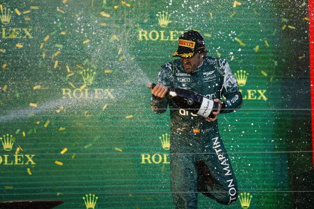 Fernando Alonso celebra podio Australia cava / Foto: Europa Press - Xavi Bonilla