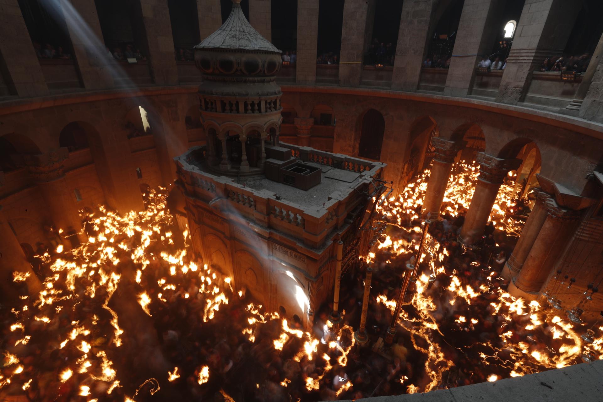 Incidentes ante el Santo Sepulcro por la limitación de asistentes al fuego sagrado ortodoxo
