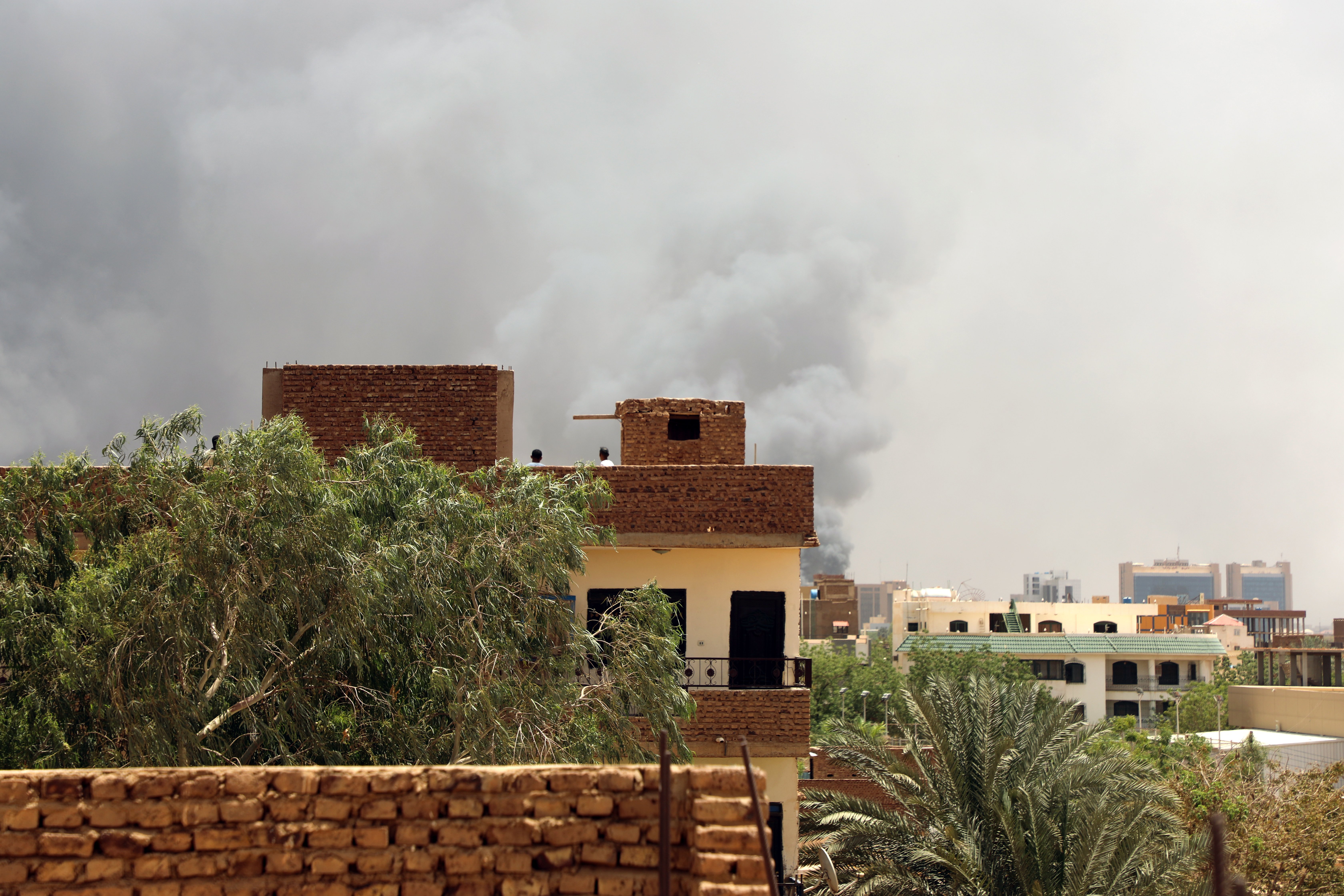 Rebelión en Sudán: decenas de muertes por combates entre el ejército y los paramilitares