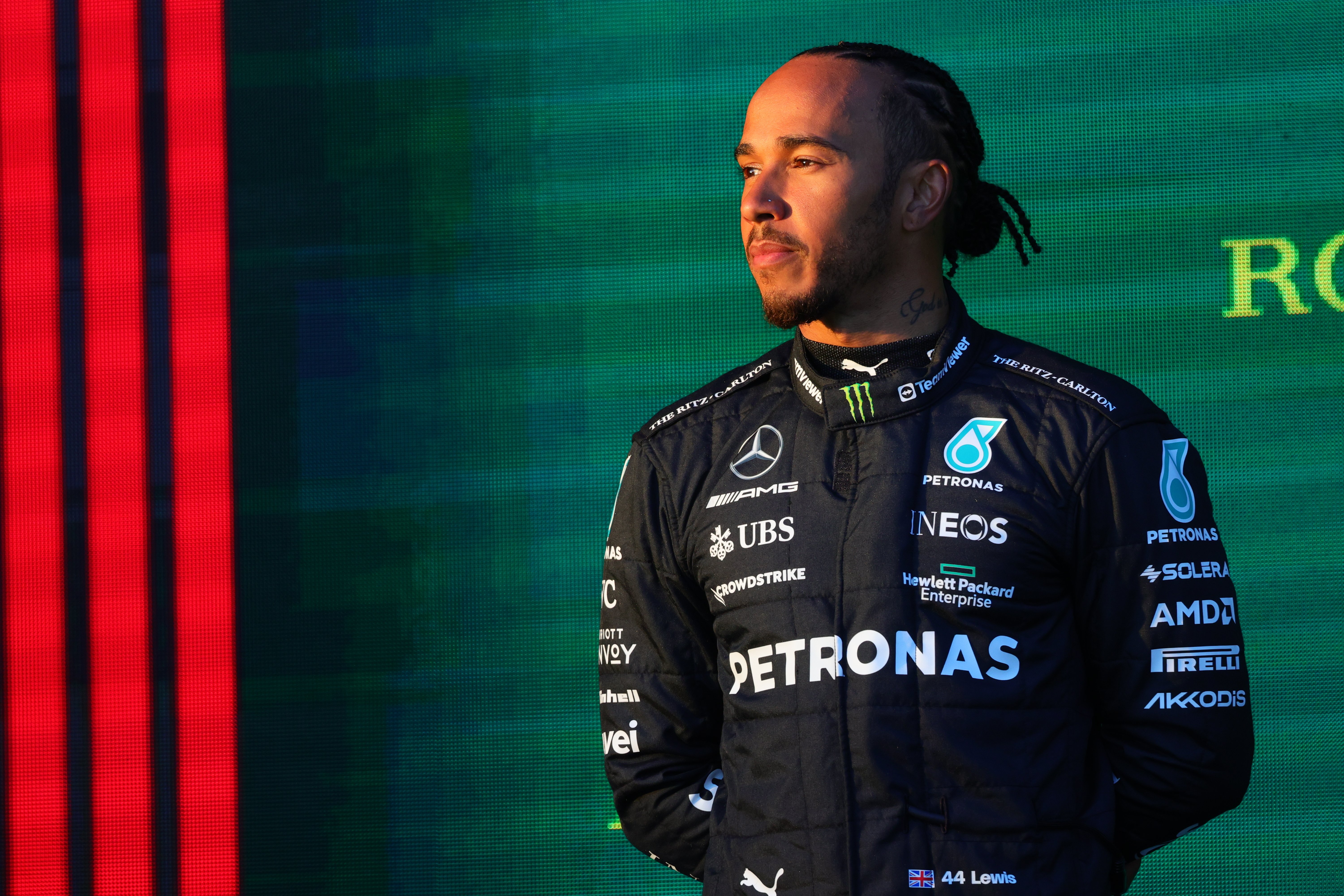Lewis Hamilton destrueix el somni de Fernando Alonso i Aston Martin, demolidor