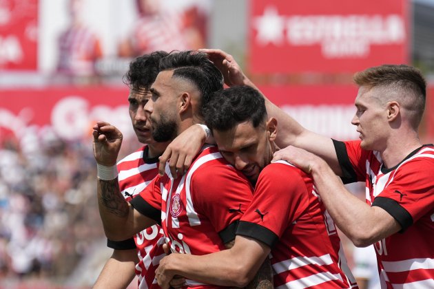 Taty Castellanos celebrando junto a sus compañeros el gol antodado ante el Girona Elche / Foto: EFE Taty Castellanos celebrando junto a sus compañeros el gol antodado ante el Girona Elche / Foto: EFE