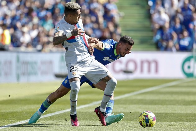 Raphinha en el campo del Getafe / Foto: EFE - Sergio Perez