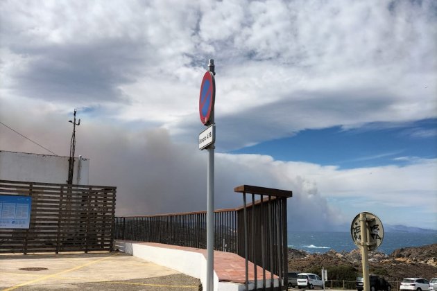 Incendi Portbou des de Cadaqués / Patricia del Campo Incendi Portbou des de Cadaqués / Patricia del Campo