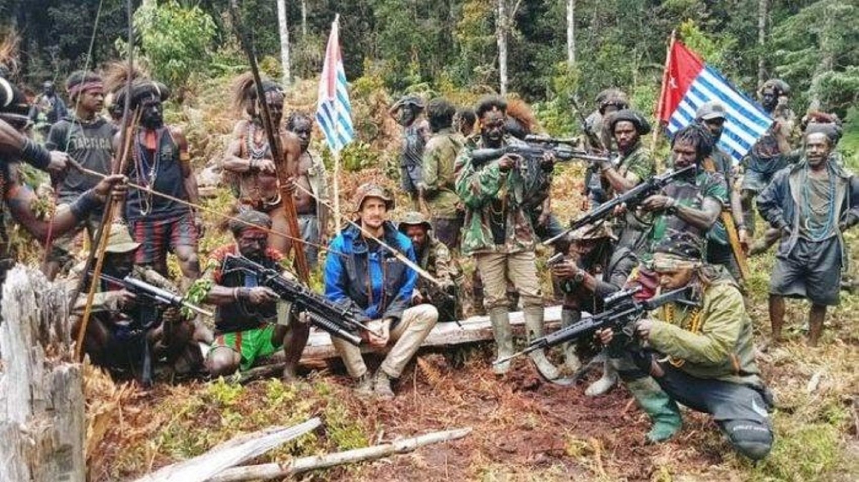Sis morts i 30 desapareguts en l'intent de rescatar el pilot capturat a Papua Occidental