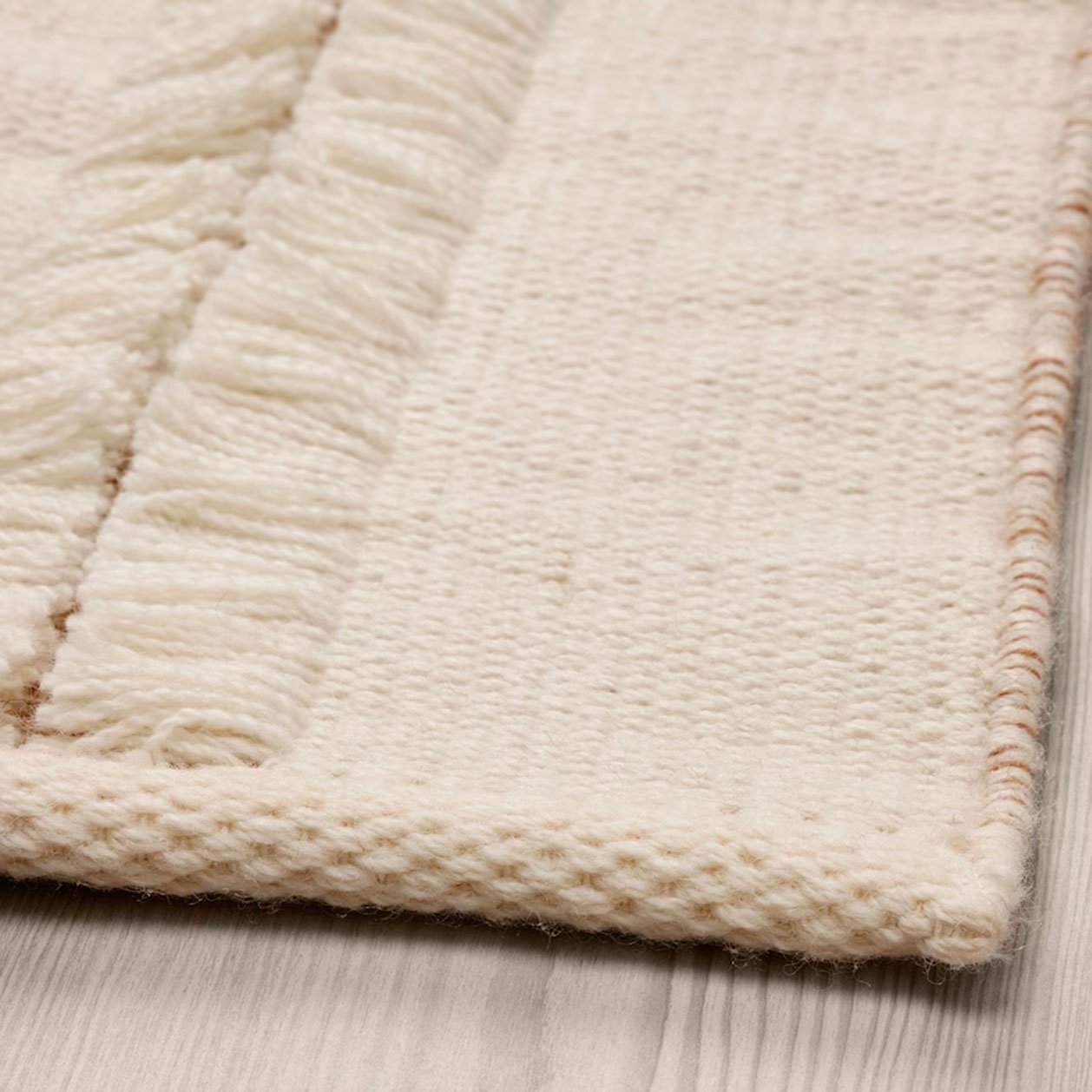 Ikea té una catifa que augmenta la mida del saló