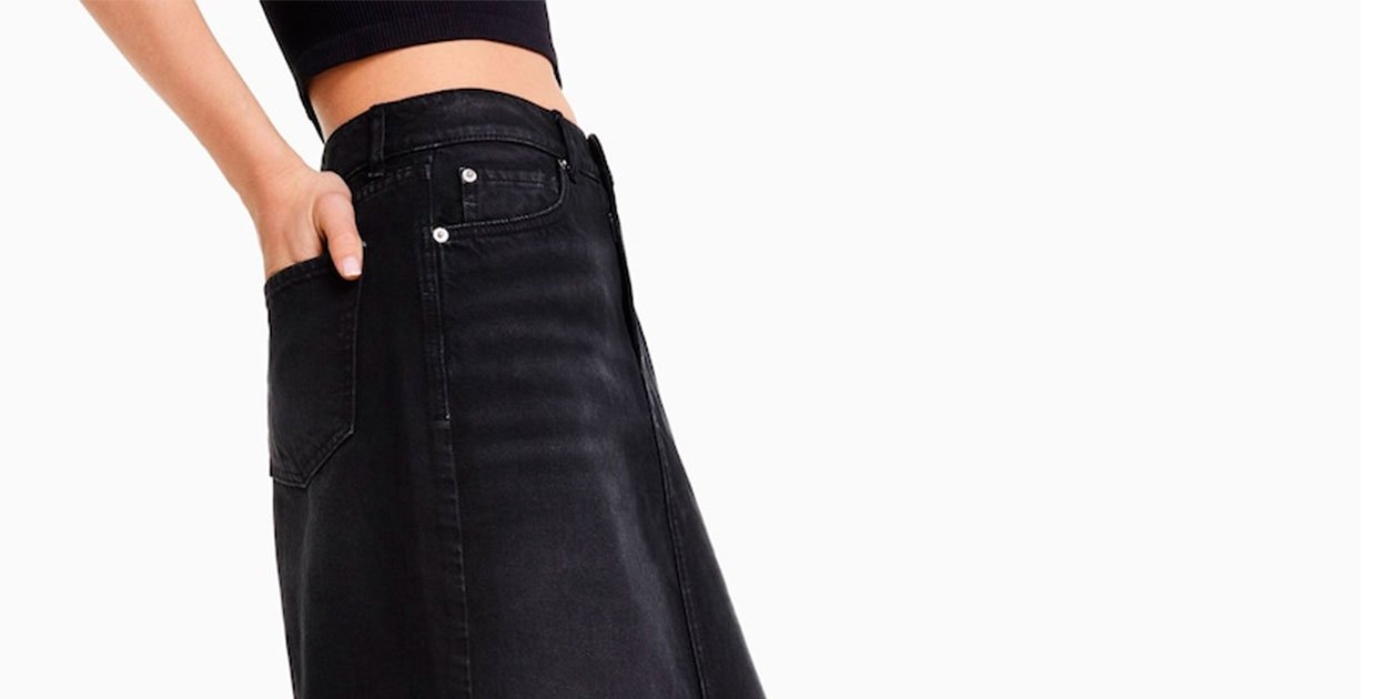 Llista d'espera per a la faldilla denim de Bershka que està esgotant talles, èxit sense precedents
