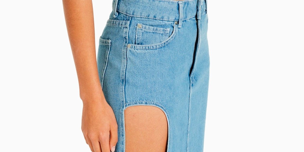 Esta falda denim que acaba de llegar a Bershka es la perdición de las ‘cazadoras’ de tendencias