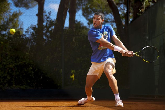 Carlos Alcaraz entrenamiento Barcelona Open Banco Sabadell 2023 / Foto: EFE - Enric Fontcuberta