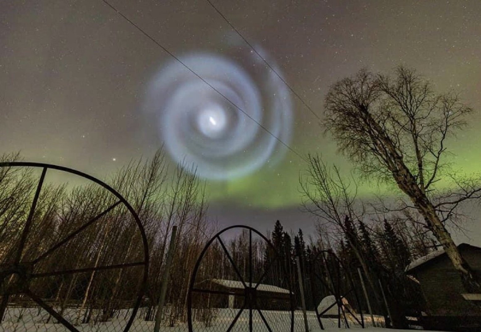 ¿Por qué ha aparecido una aurora espiral en Alaska?