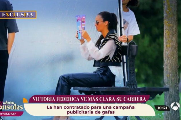 Victoria Federica gafas libro Antena 3 Victoria Federica gafas libro Antena 3