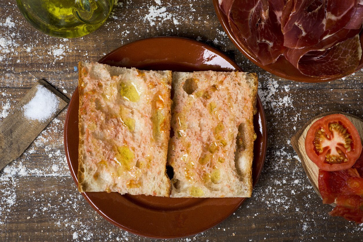 Comer pan con tomate no tiene ningún sentido (y hay chefs que nos dan la razón)