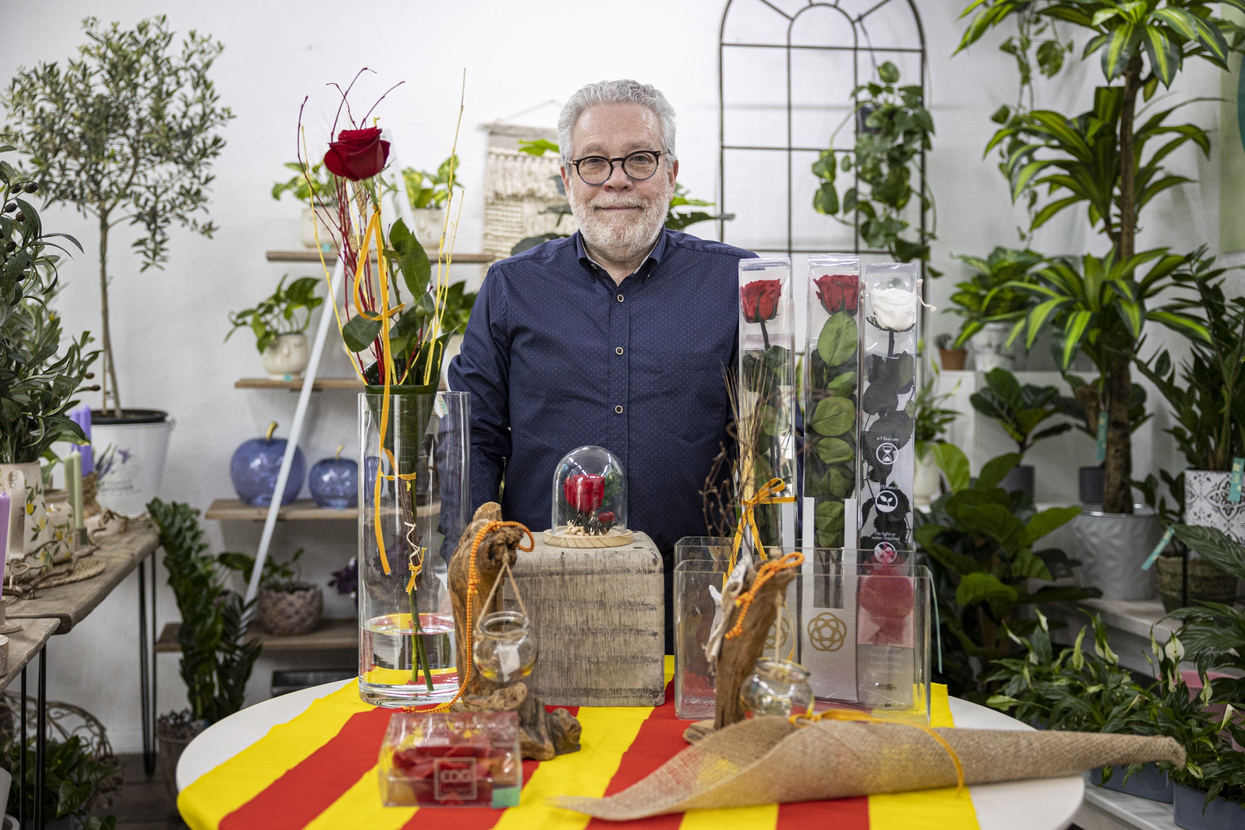 JOAN GUILLEN FLORISTERIA VELLUT ROSES SANT JORDI / Foto: Montse Giralt JOAN GUILLEN FLORISTERIA VELLUT ROSES SANT JORDI / Foto: Montse Giralt