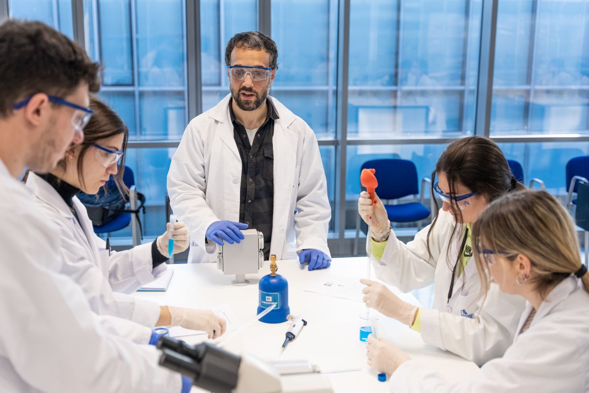 La formació semipresencial quintuplica el nombre de matrícules en els últims cinc anys