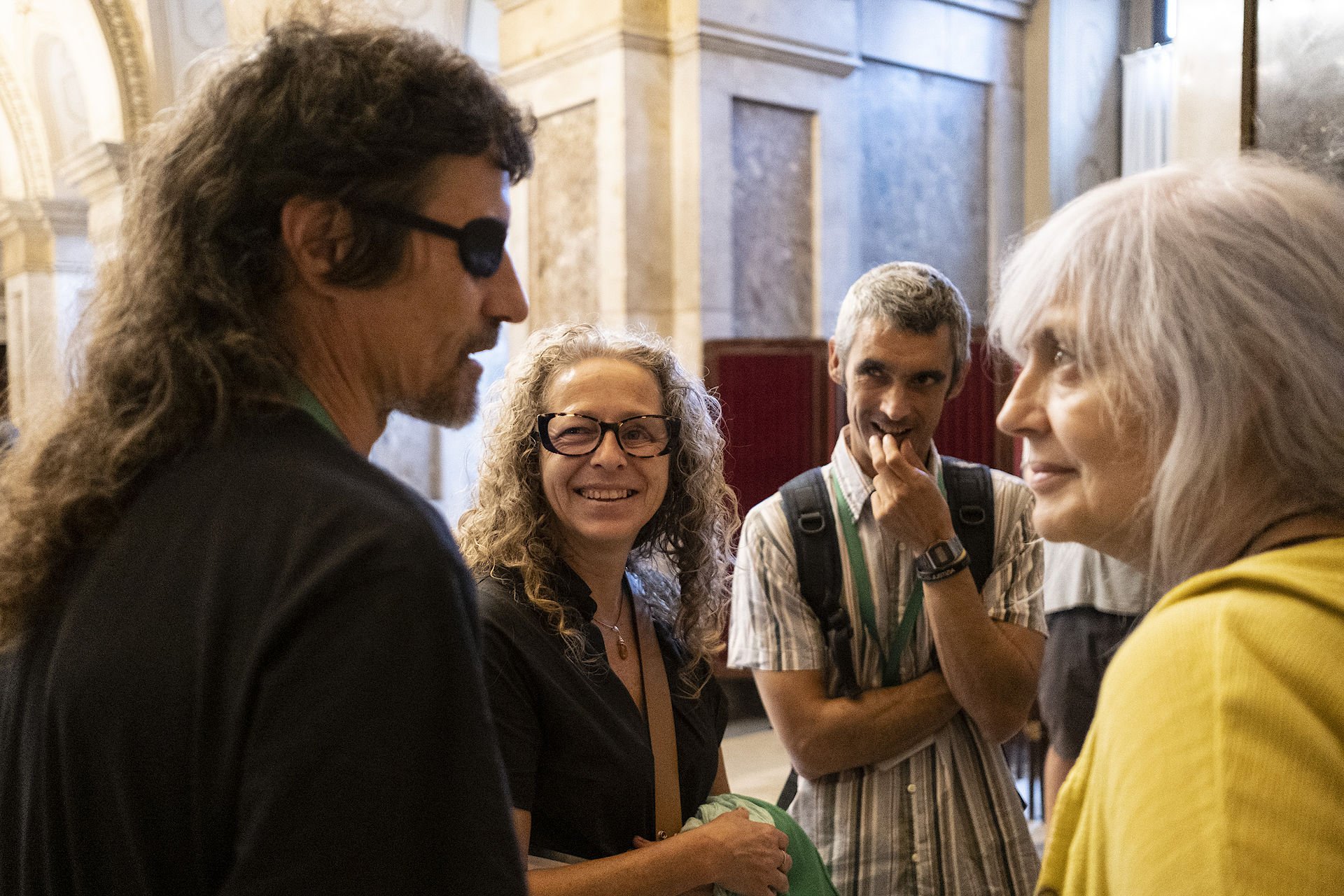 FOTO Carles Gillot, Ester Quintana, Roger Español al Parlament. Foto: Carlos Baglietto