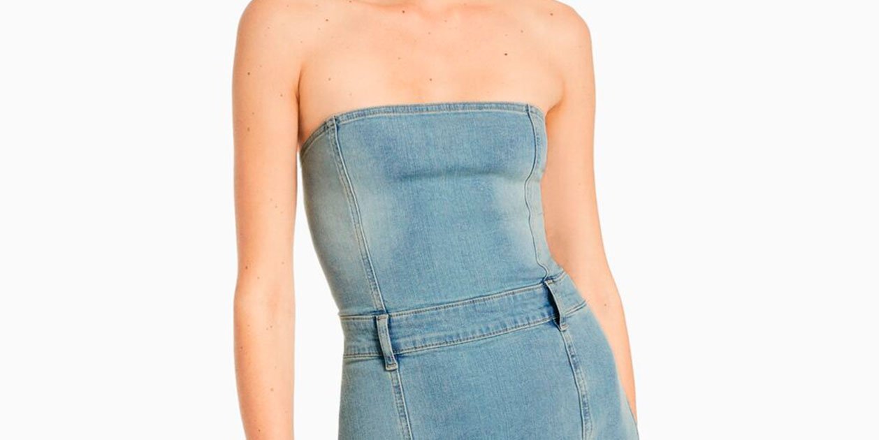 Llista d'espera per al vestit llarg denim bandeau de Bershka, arrasa