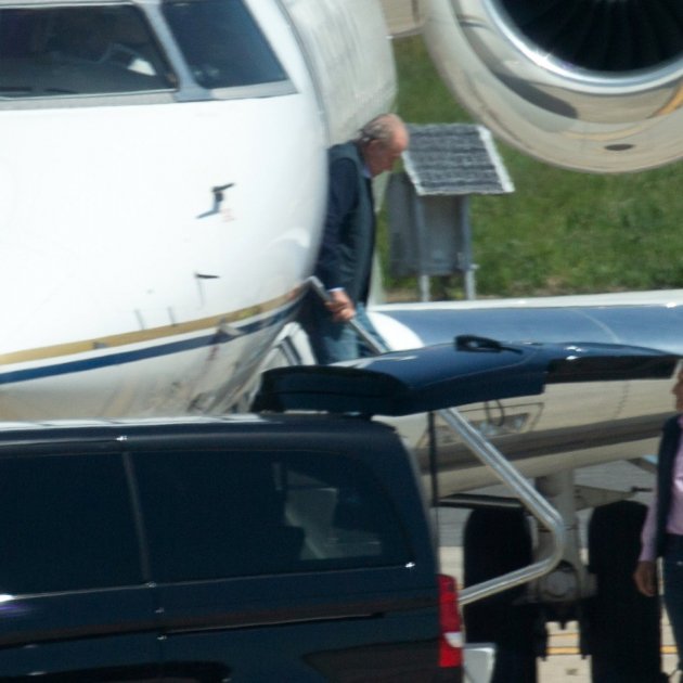 Juan Carlos baja avión Vigo Europa Press