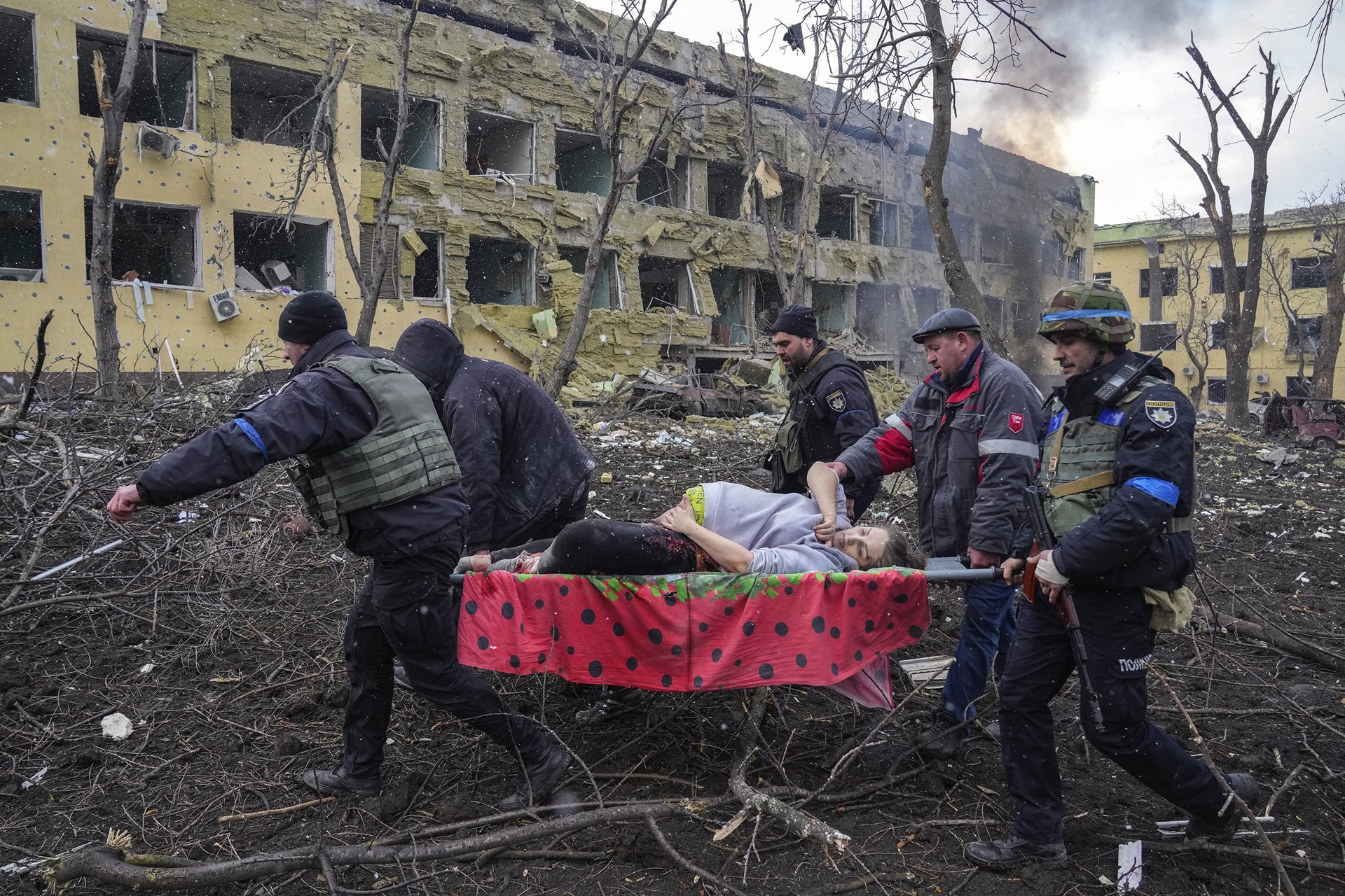 La imagen de una mujer embarazada herida en la guerra de Ucrania, ganadora del World Press Photo 2023